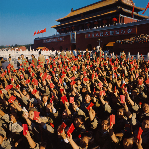 A history picture of a mass of people taking part in a Chinese Revolution.