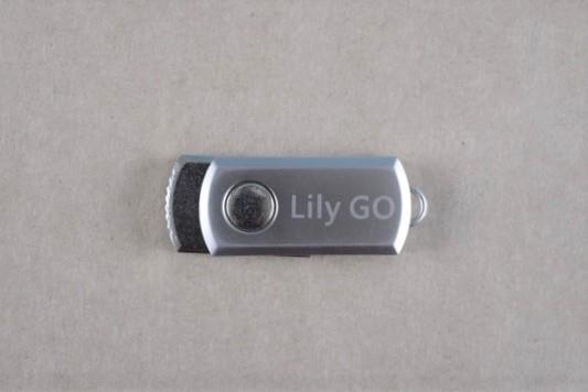 A picture of a USB drives used in the scam.